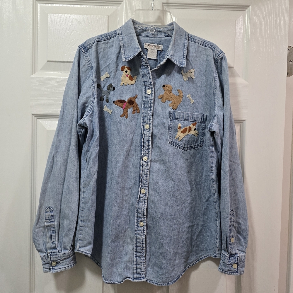 Adorable Chambray button up with embroidered dogs / puppies VINTAGE medium